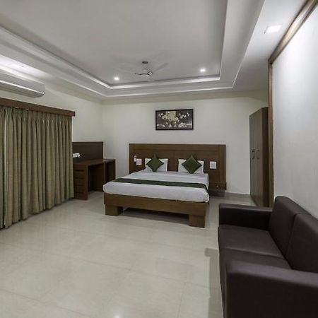 Capital O 9960 Hotel Grand Himayat Hyderabad Exterior photo