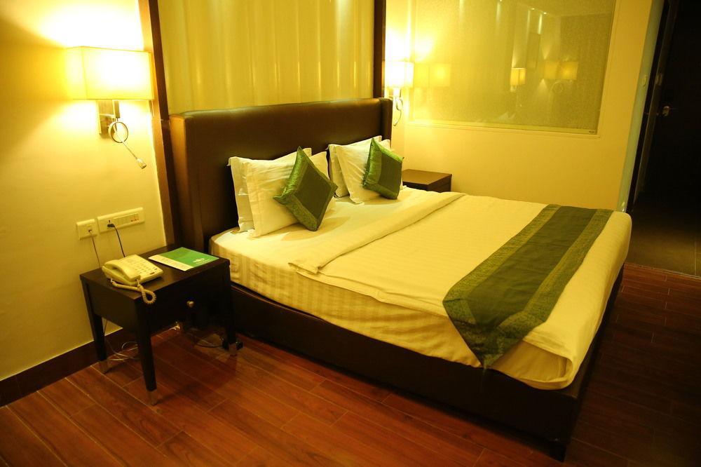 Capital O 9960 Hotel Grand Himayat Hyderabad Exterior photo