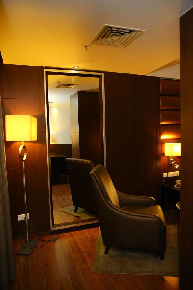 Capital O 9960 Hotel Grand Himayat Hyderabad Exterior photo