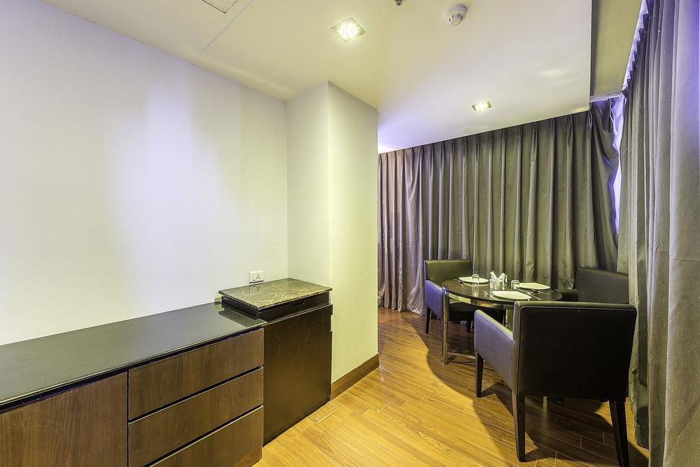 Capital O 9960 Hotel Grand Himayat Hyderabad Exterior photo