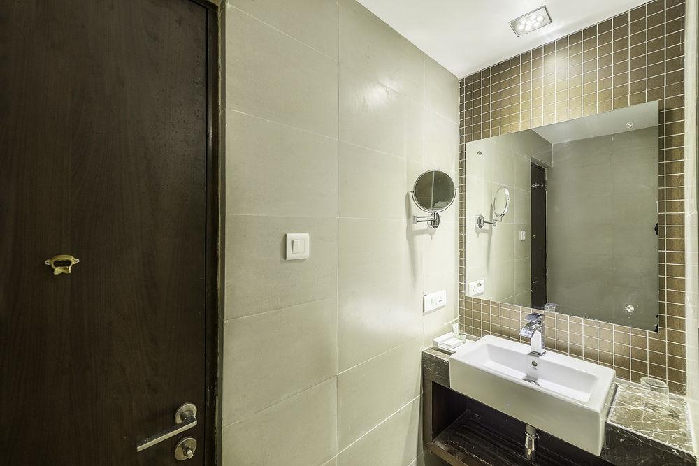 Capital O 9960 Hotel Grand Himayat Hyderabad Exterior photo