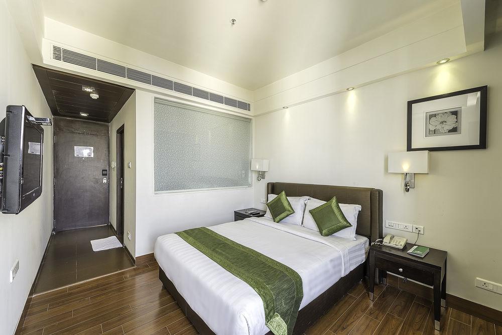 Capital O 9960 Hotel Grand Himayat Hyderabad Exterior photo