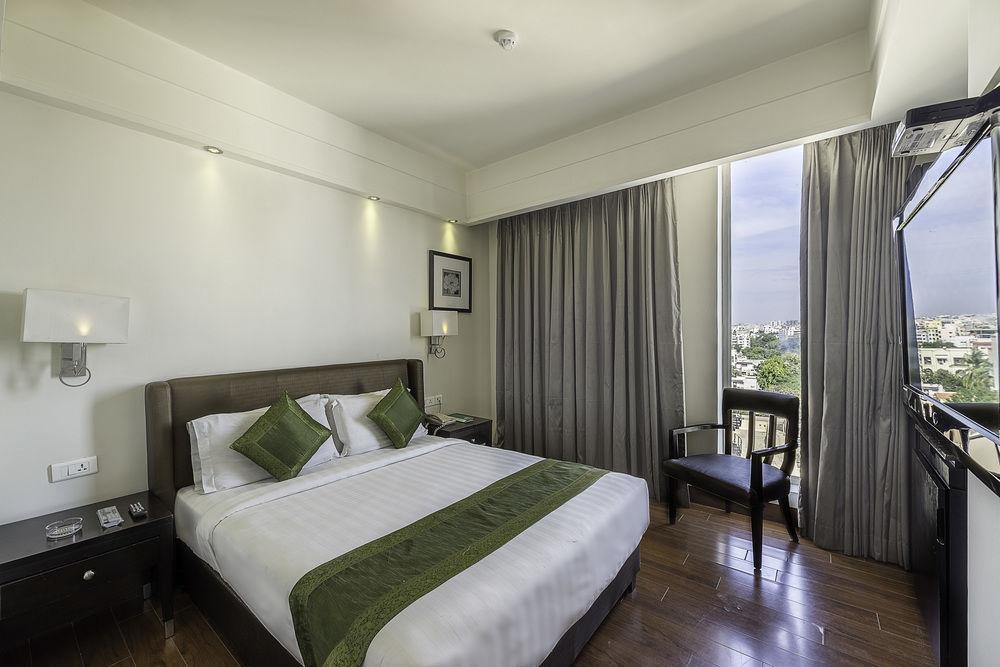 Capital O 9960 Hotel Grand Himayat Hyderabad Exterior photo