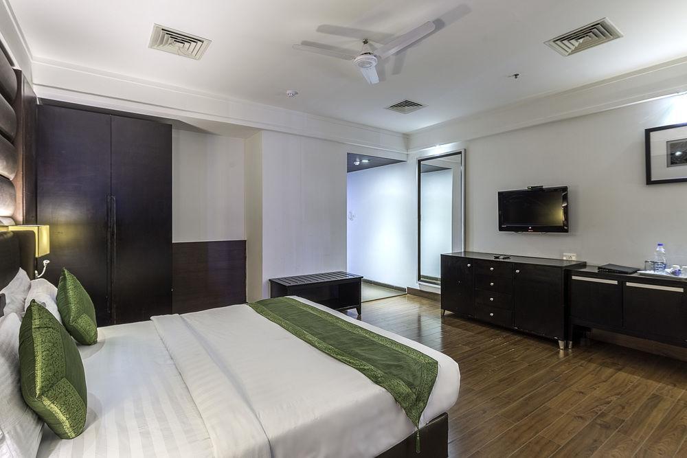Capital O 9960 Hotel Grand Himayat Hyderabad Exterior photo