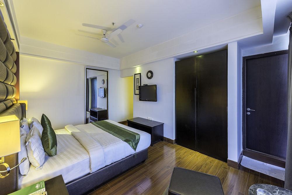 Capital O 9960 Hotel Grand Himayat Hyderabad Exterior photo