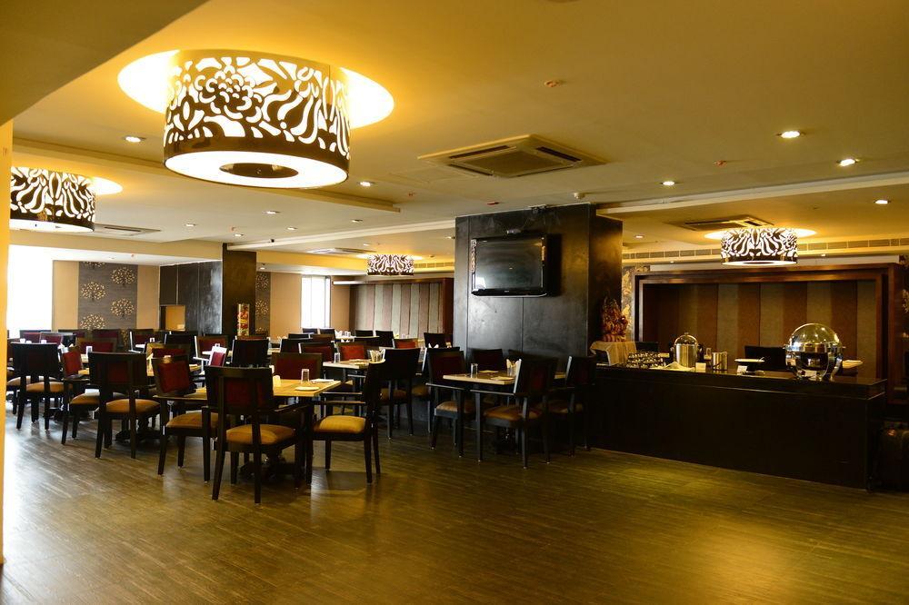 Capital O 9960 Hotel Grand Himayat Hyderabad Exterior photo