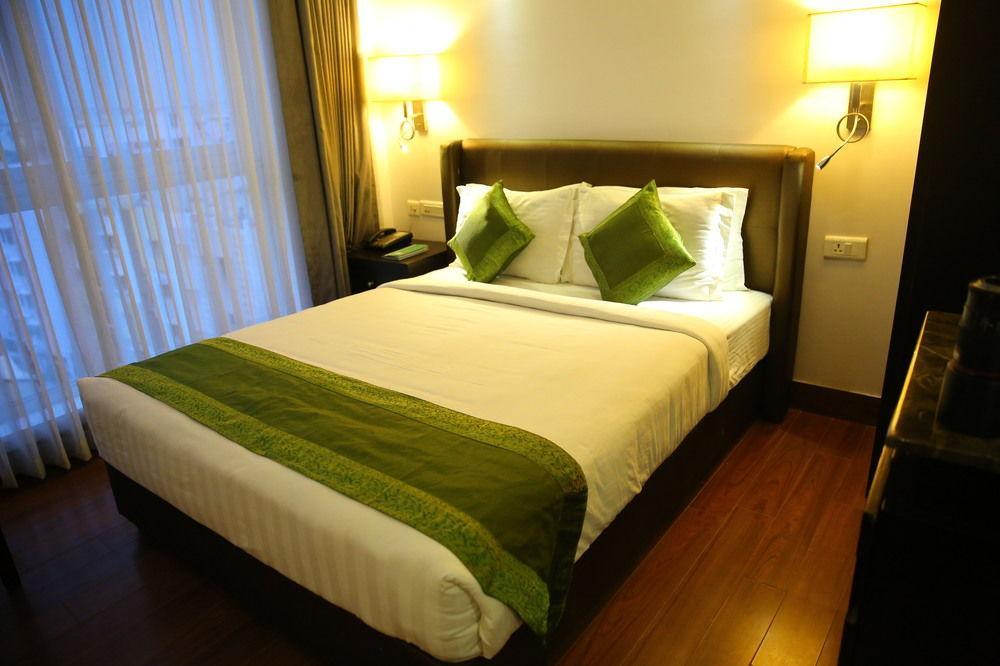 Capital O 9960 Hotel Grand Himayat Hyderabad Exterior photo