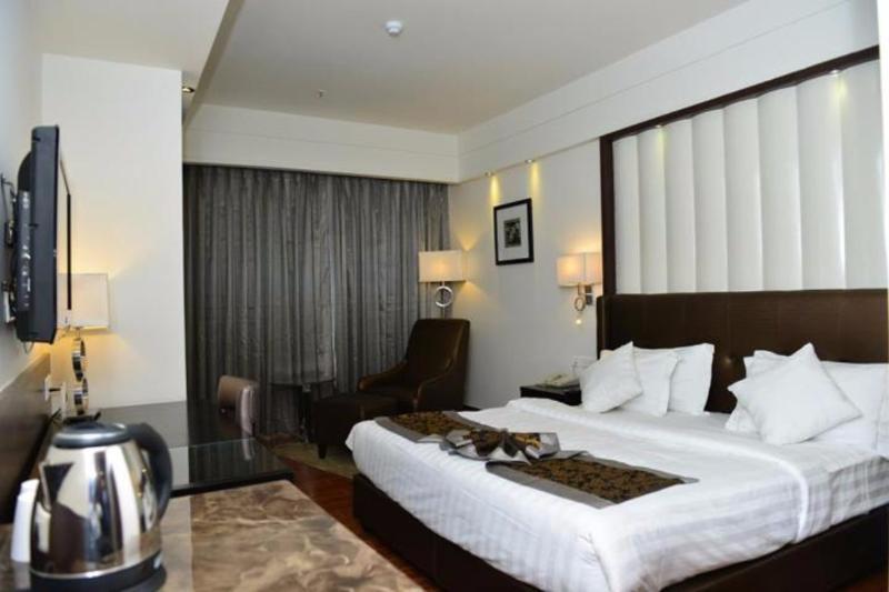 Capital O 9960 Hotel Grand Himayat Hyderabad Exterior photo