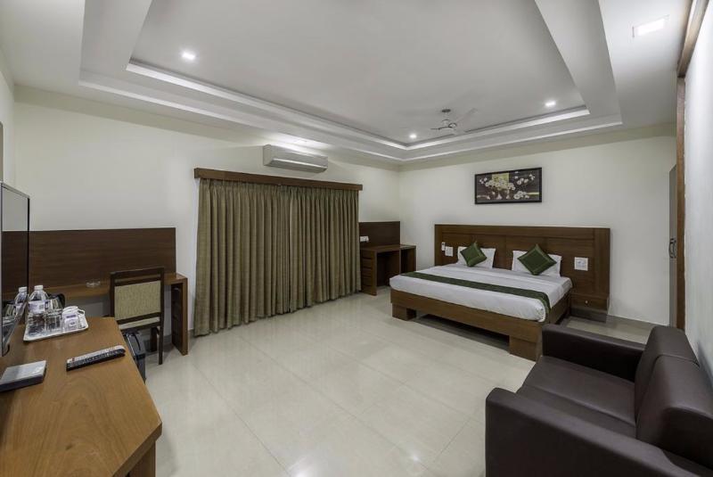 Capital O 9960 Hotel Grand Himayat Hyderabad Exterior photo